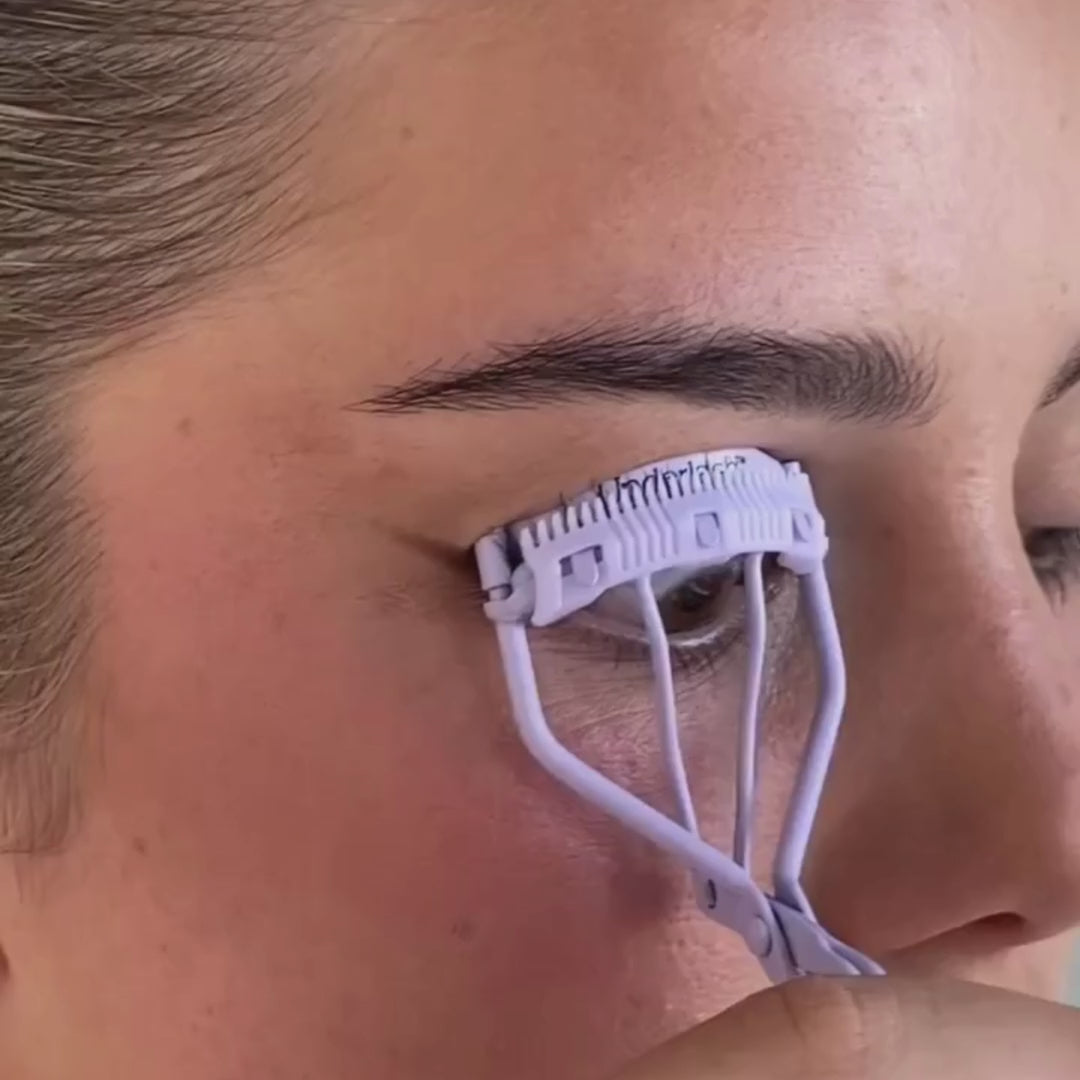 eyelash curler with comb use